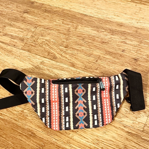 Like New! Sojourner Boho Tribal Aztec Red, Black, Blue, Brown Waist Pack OS - Picture 6 of 6